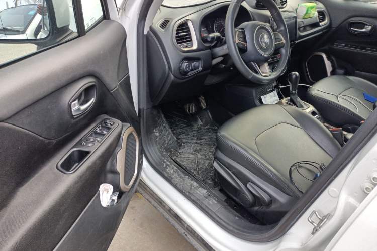 Used Jeep Renegade 2017 180T Automatic High-Energy Version Driver Seat