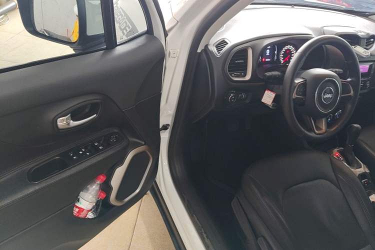 Used Jeep Renegade 2017 180T Automatic Kinetic Edition+ Driver Seat