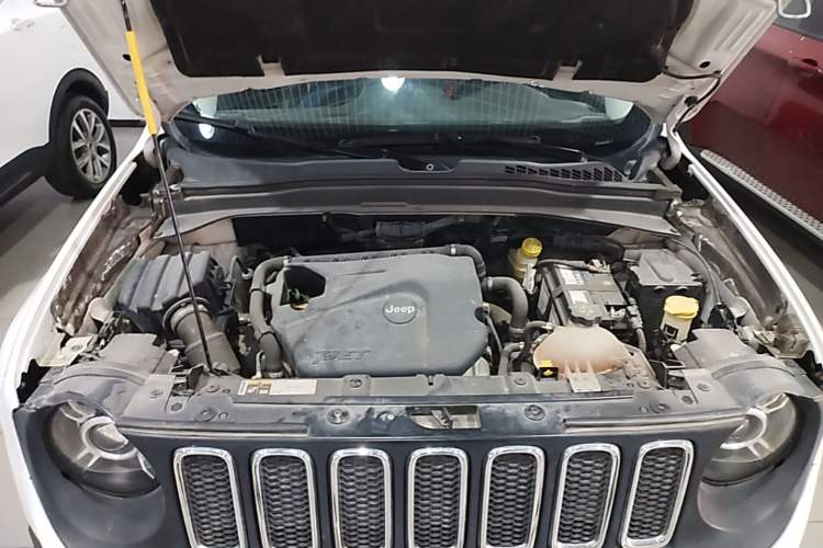 Used Jeep Renegade 2017 180T Automatic High-Energy Version Engine Bay