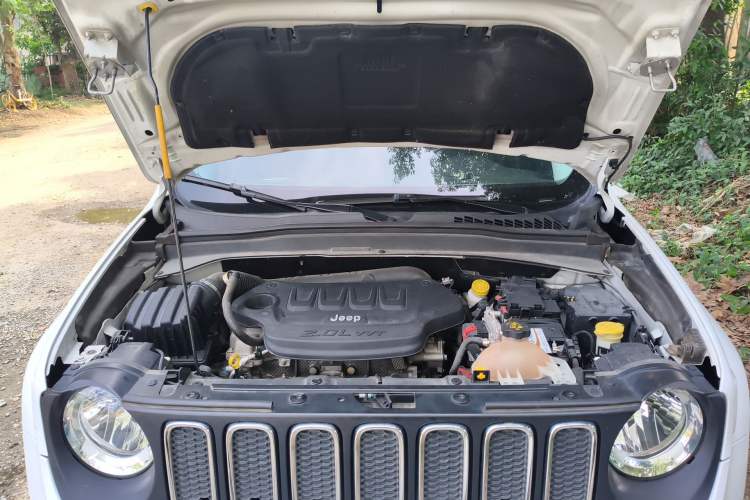 Used Jeep Renegade 2017 180TS Automatic Four-Wheel Drive Superior Edition Engine Bay