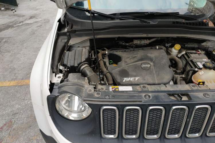 Used Jeep Renegade 2017 180T Automatic High-Energy Version Engine Bay Right