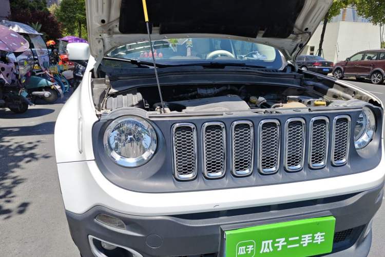 Used Jeep Renegade 2017 180T Automatic High-Energy Version Engine Bay Right
