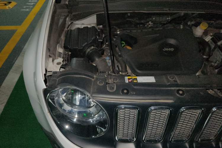 Used Jeep Renegade 2017 180T Automatic High-Energy Version Engine Bay Right