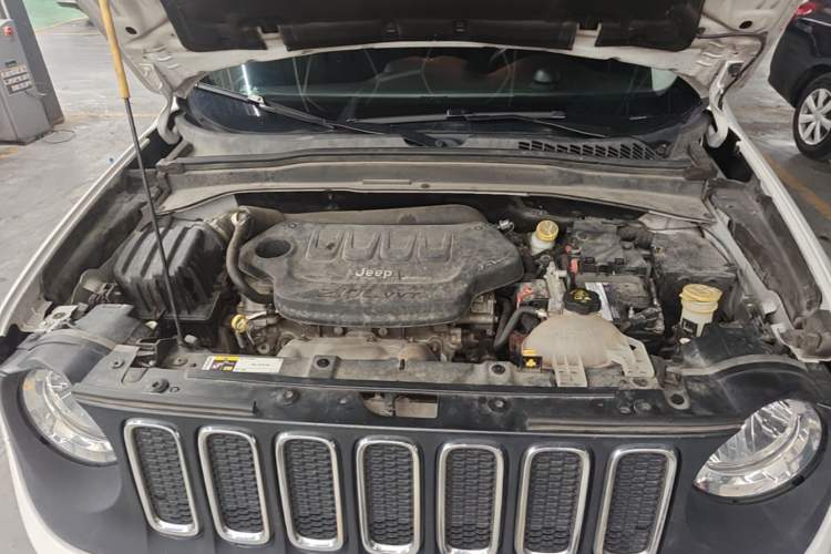 Used Jeep Renegade 2017 180TS Automatic Four-Wheel Drive Superior Edition Engine Bay