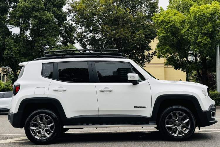 Used Jeep Renegade 2017 180TS Automatic Four-Wheel Drive Superior Edition Exterior 3
