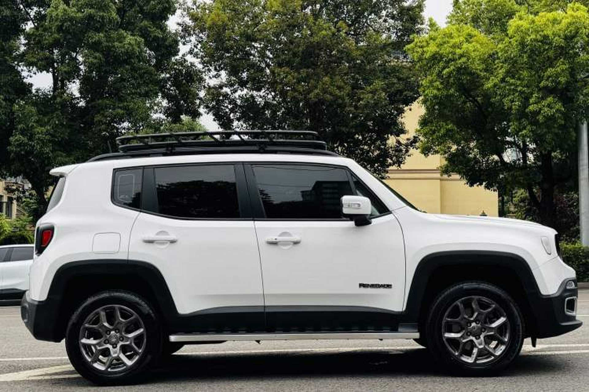 Used Jeep Renegade 2017 180TS Automatic Four-Wheel Drive Superior Edition Exterior 3