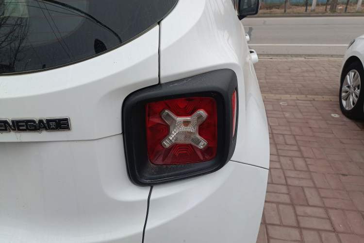 Used Jeep Renegade 2017 180T Automatic Jingneng Edition Exterior 3