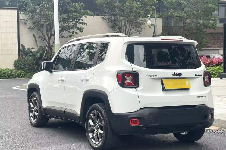 Used Jeep Renegade 2017 180T Automatic High-Energy Version Exterior 4