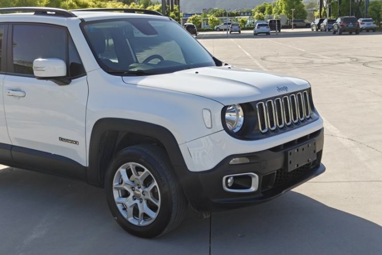 Used Jeep Renegade 2017 180TS Automatic Four-Wheel Drive Superior Edition Exterior 5