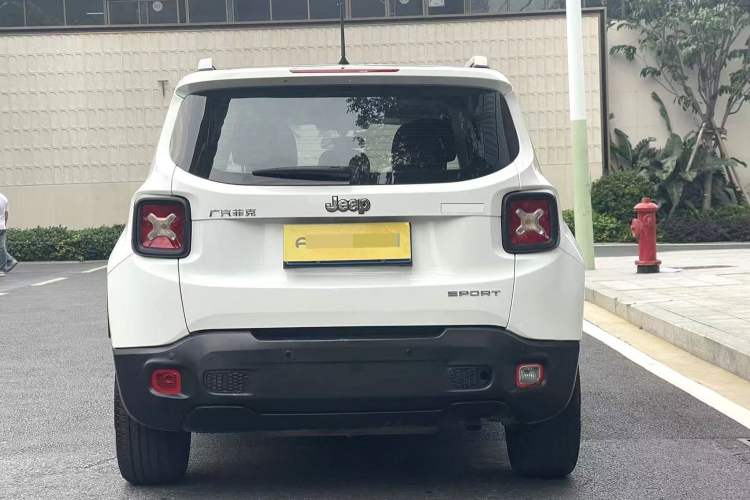 Used Jeep Renegade 2017 180T Automatic High-Energy Version Exterior 5
