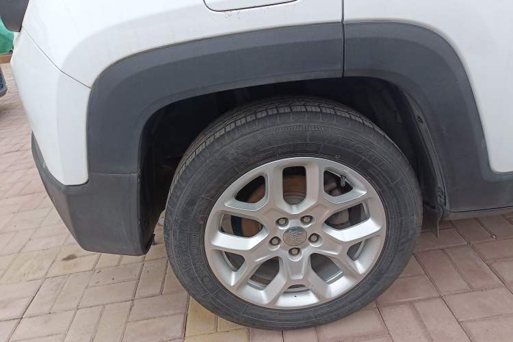 Used Jeep Renegade 2017 180T Automatic Jingneng Edition Exterior 5