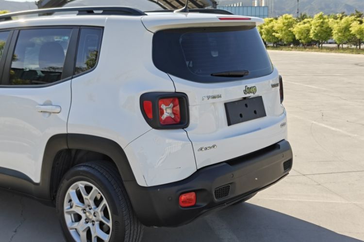 Used Jeep Renegade 2017 180TS Automatic Four-Wheel Drive Superior Edition Exterior 6