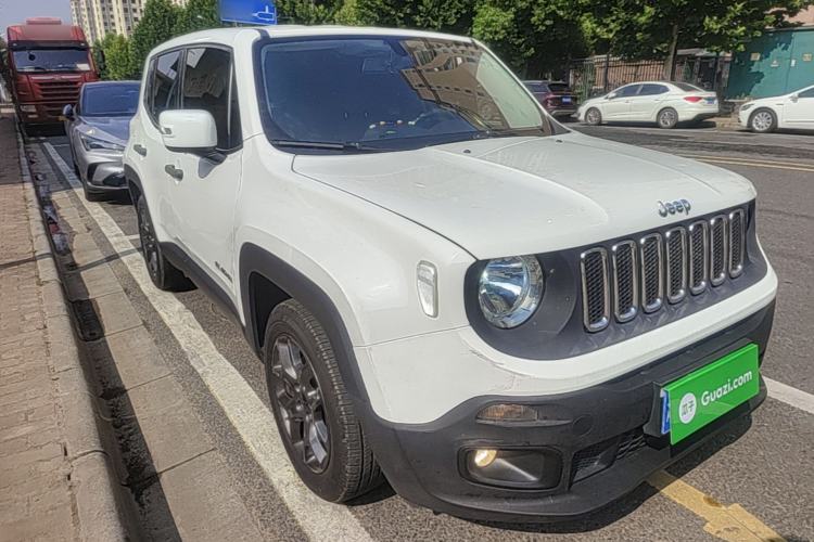 Used Jeep Renegade 2017 180T Automatic Kinetic Edition+ Front Right 45 Deg