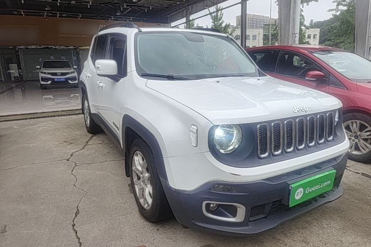 Used Jeep Renegade 2017 180T Automatic High-Energy Version Front Right 45 Deg
