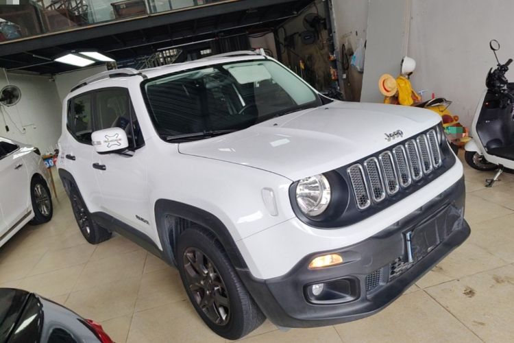 Used Jeep Renegade 2017 180T Automatic Kinetic Edition+ Front Right 45 Deg