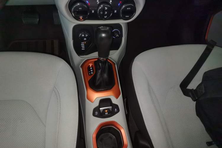 Used Jeep Renegade 2017 180TS Automatic Four-Wheel Drive Superior Edition Gear Lever