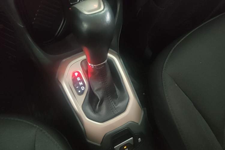 Used Jeep Renegade 2017 180T Automatic Jingneng Edition Gear Lever