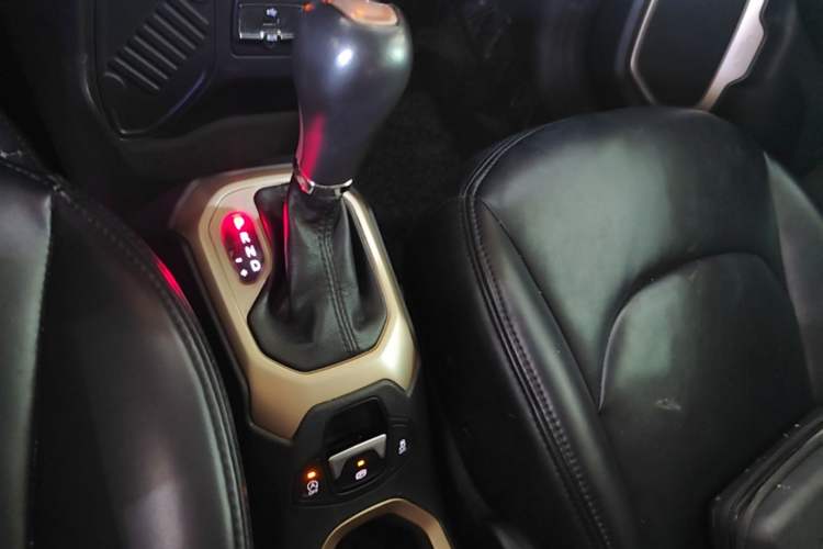 Used Jeep Renegade 2017 180T Automatic Kinetic Edition+ Gear Lever