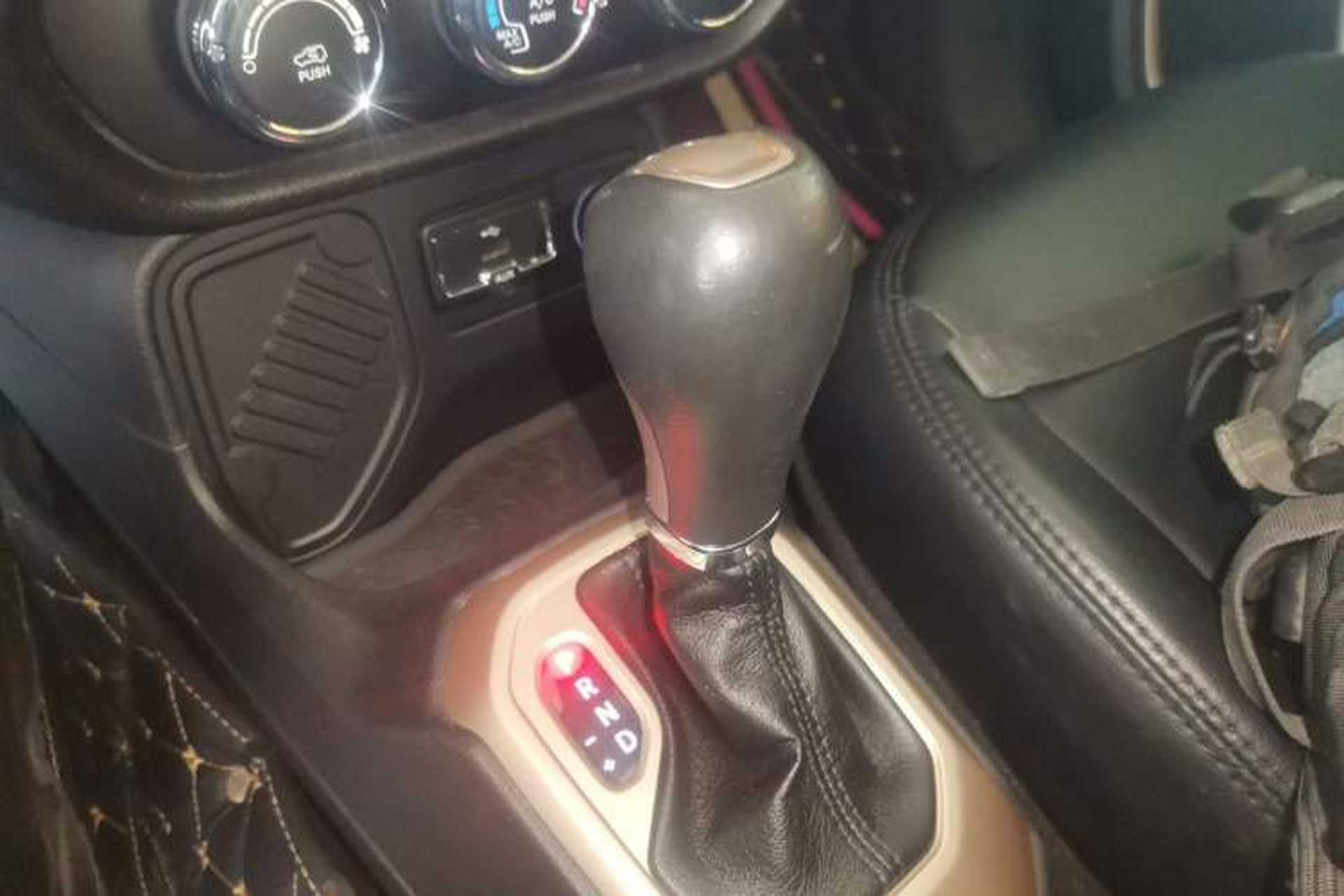 Used Jeep Renegade 2017 180T Automatic Kinetic Edition+ Gear Lever