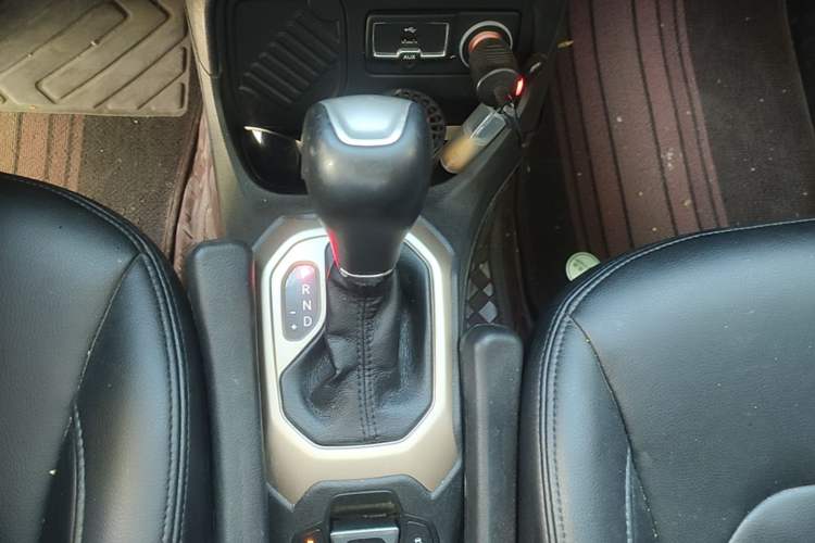 Used Jeep Renegade 2017 180T Automatic Jingneng Edition Gear Lever