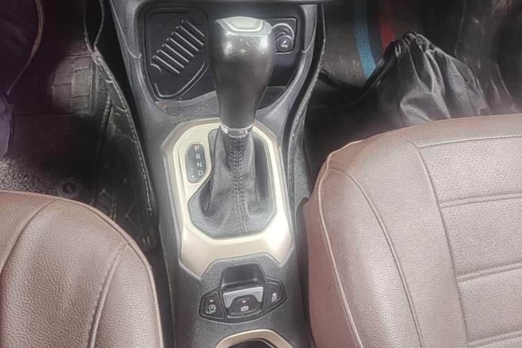 Used Jeep Renegade 2017 180T Automatic High-Energy Version Gear Lever
