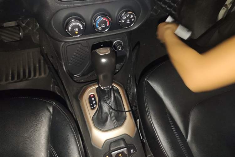 Used Jeep Renegade 2017 180T Automatic Jingneng Edition Gear Lever