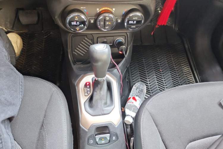 Used Jeep Renegade 2017 180T Automatic Jingneng Edition Gear Lever