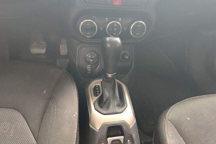 Used Jeep Renegade 2017 180TS Automatic Four-Wheel Drive Superior Edition Gear Lever