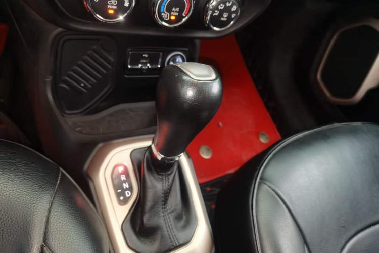 Used Jeep Renegade 2017 180T Automatic Kinetic Edition+ Gear Lever