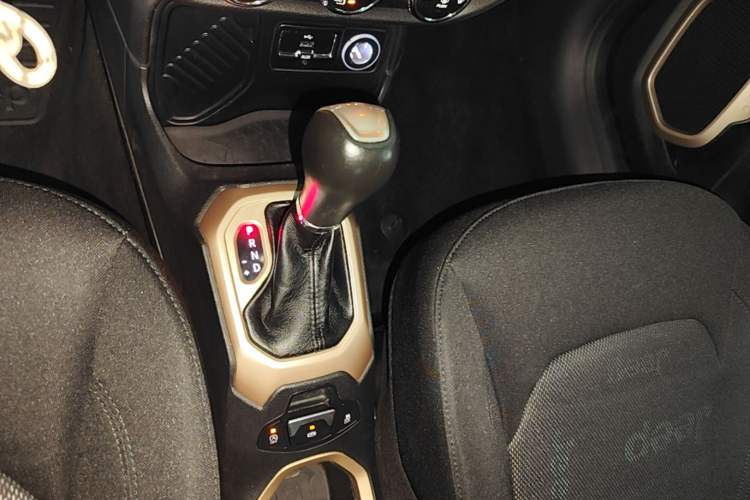 Used Jeep Renegade 2017 180T Automatic Kinetic Edition+ Gear Lever