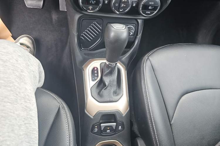 Used Jeep Renegade 2017 180T Automatic Jingneng Edition Gear Lever