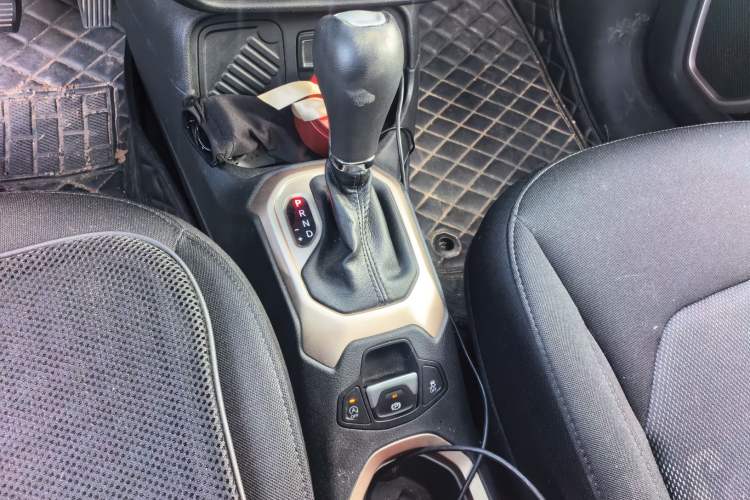 Used Jeep Renegade 2017 180T Automatic High-Energy Version Gear Lever
