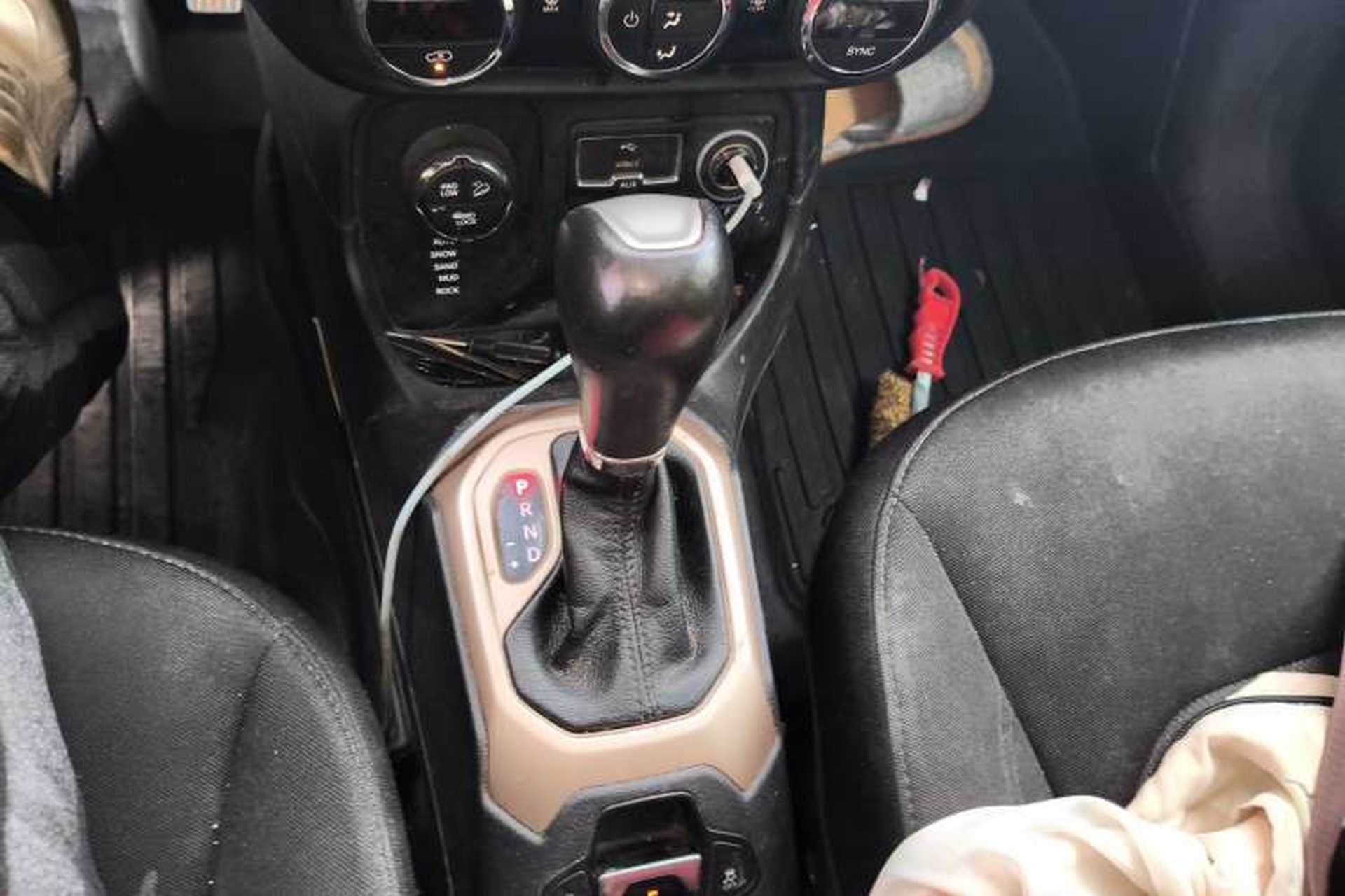 Used Jeep Renegade 2017 180TS Automatic Four-Wheel Drive Superior Edition Gear Lever