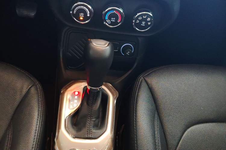 Used Jeep Renegade 2017 180T Automatic Kinetic Edition+ Gear Lever