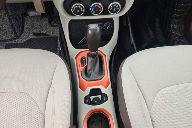 Used Jeep Renegade 2017 180T Automatic High-Energy Version Gear Lever