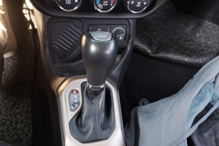 Used Jeep Renegade 2017 180T Automatic Kinetic Edition+ Gear Lever