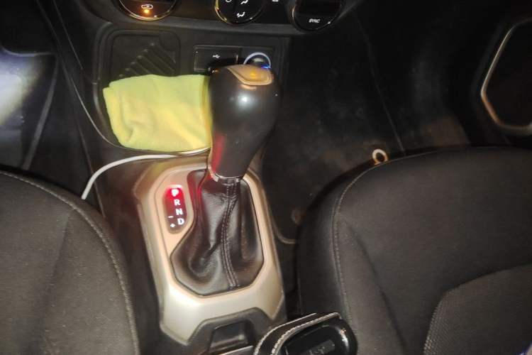 Used Jeep Renegade 2017 180T Automatic Jingneng Edition Gear Lever
