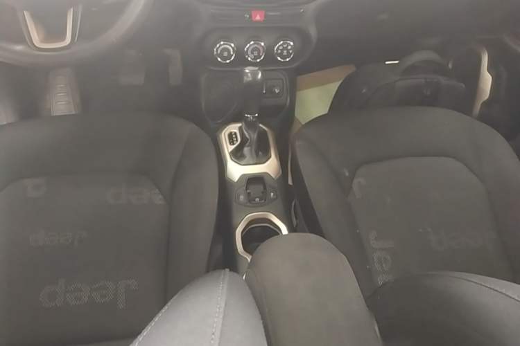 Used Jeep Renegade 2017 180T Automatic High-Energy Version Gear Lever