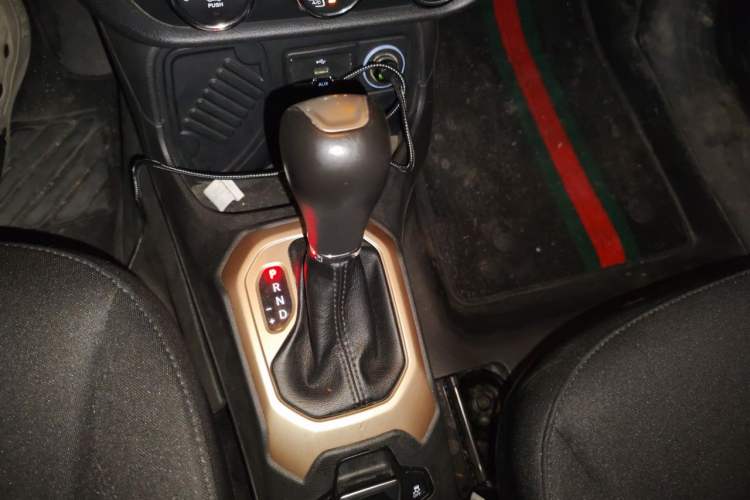 Used Jeep Renegade 2017 180T Automatic Kinetic Edition+ Gear Lever