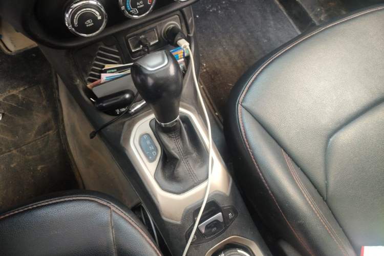 Used Jeep Renegade 2017 180T Automatic High-Energy Version Gear Lever