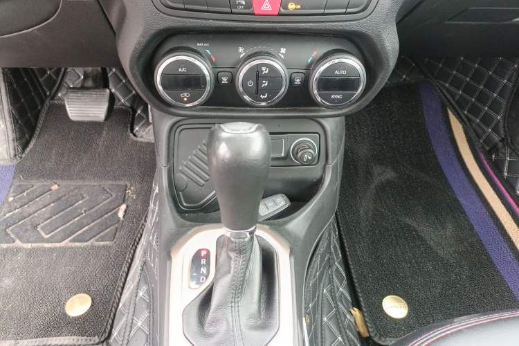 Used Jeep Renegade 2017 180T Automatic Jingneng Edition Gear Lever