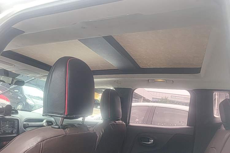 Used Jeep Renegade 2017 180T Automatic High-Energy Version Headliner