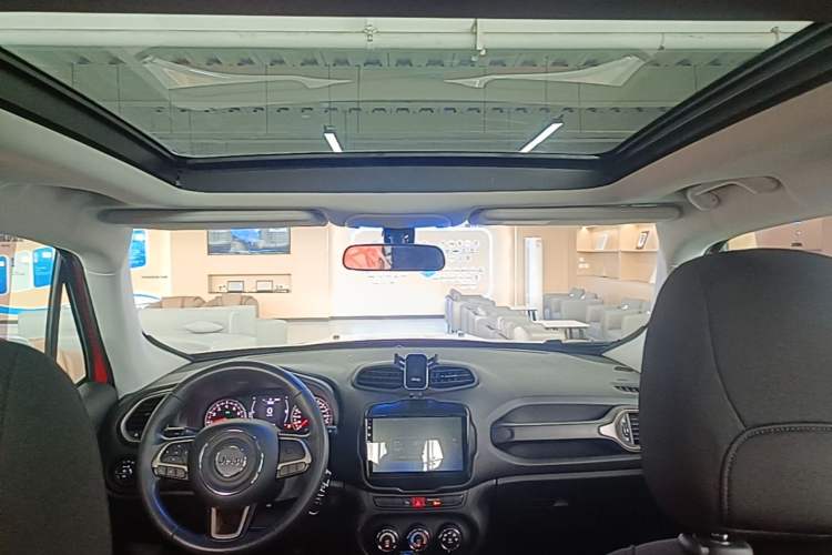 Used Jeep Renegade 2017 180T Automatic High-Energy Version Headliner