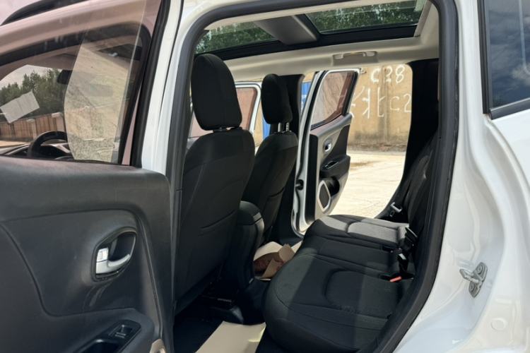 Used Jeep Renegade 2017 180T Automatic High-Energy Version Interior 1