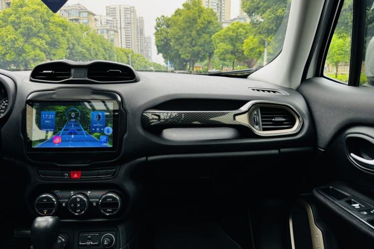 Used Jeep Renegade 2017 180TS Automatic Four-Wheel Drive Superior Edition Interior 10