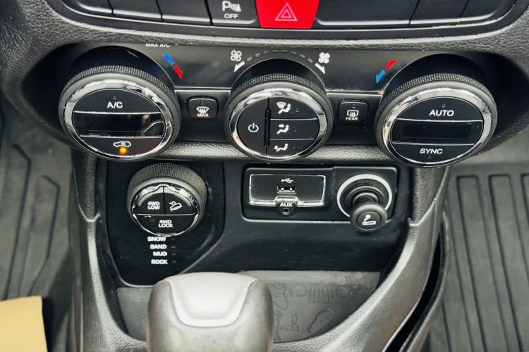 Used Jeep Renegade 2017 180TS Automatic Four-Wheel Drive Superior Edition Interior 12