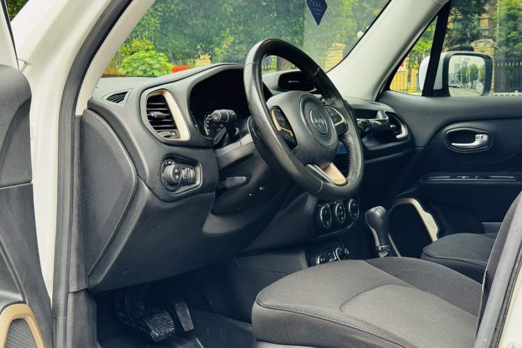 Used Jeep Renegade 2017 180TS Automatic Four-Wheel Drive Superior Edition Interior 2