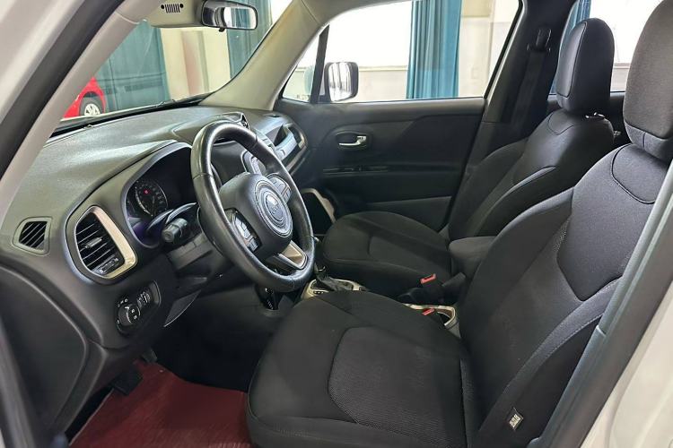 Used Jeep Renegade 2017 180TS Automatic Four-Wheel Drive Superior Edition Interior 2