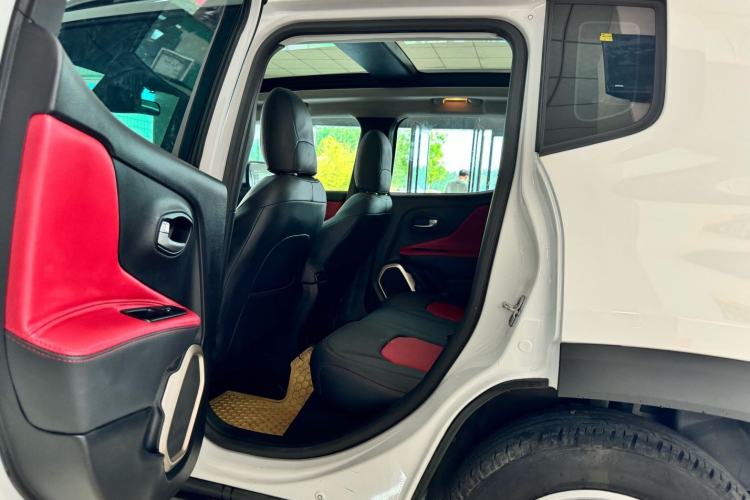 Used Jeep Renegade 2017 180T Automatic Jingneng Edition Interior 2