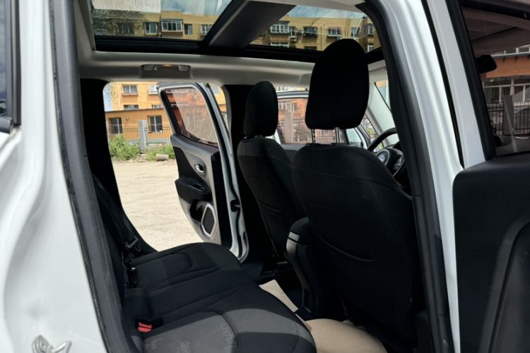 Used Jeep Renegade 2017 180T Automatic High-Energy Version Interior 2